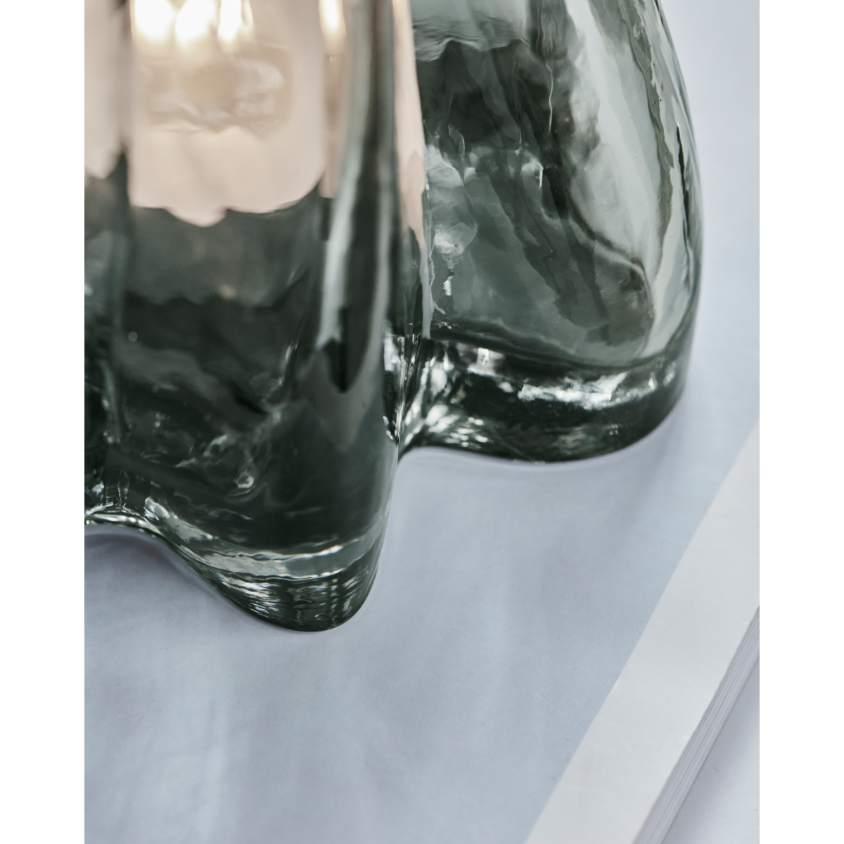 Teeküünla alus Curva suitsuhall