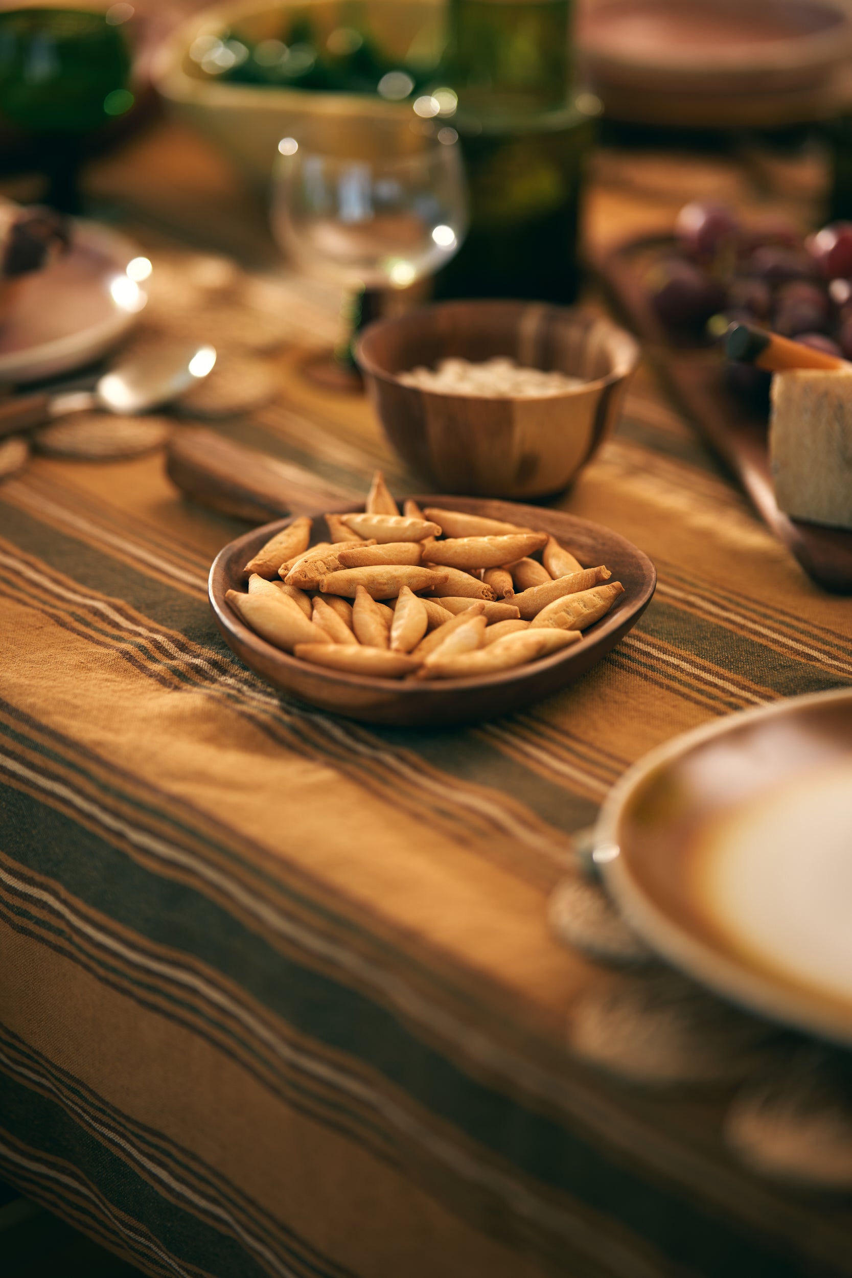 Acacia base / plate Mira M