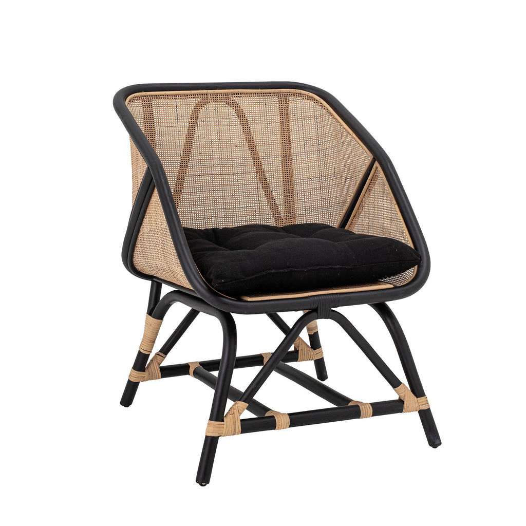 Lounge tool Loue on valmistatud naturaalsest ja musta värvi rotangist, mis lisab tootele suurepärase välimuse. Kaasas on mugav musta värvi padi. Maksimaalne kaal Kandevõime 150 kg.