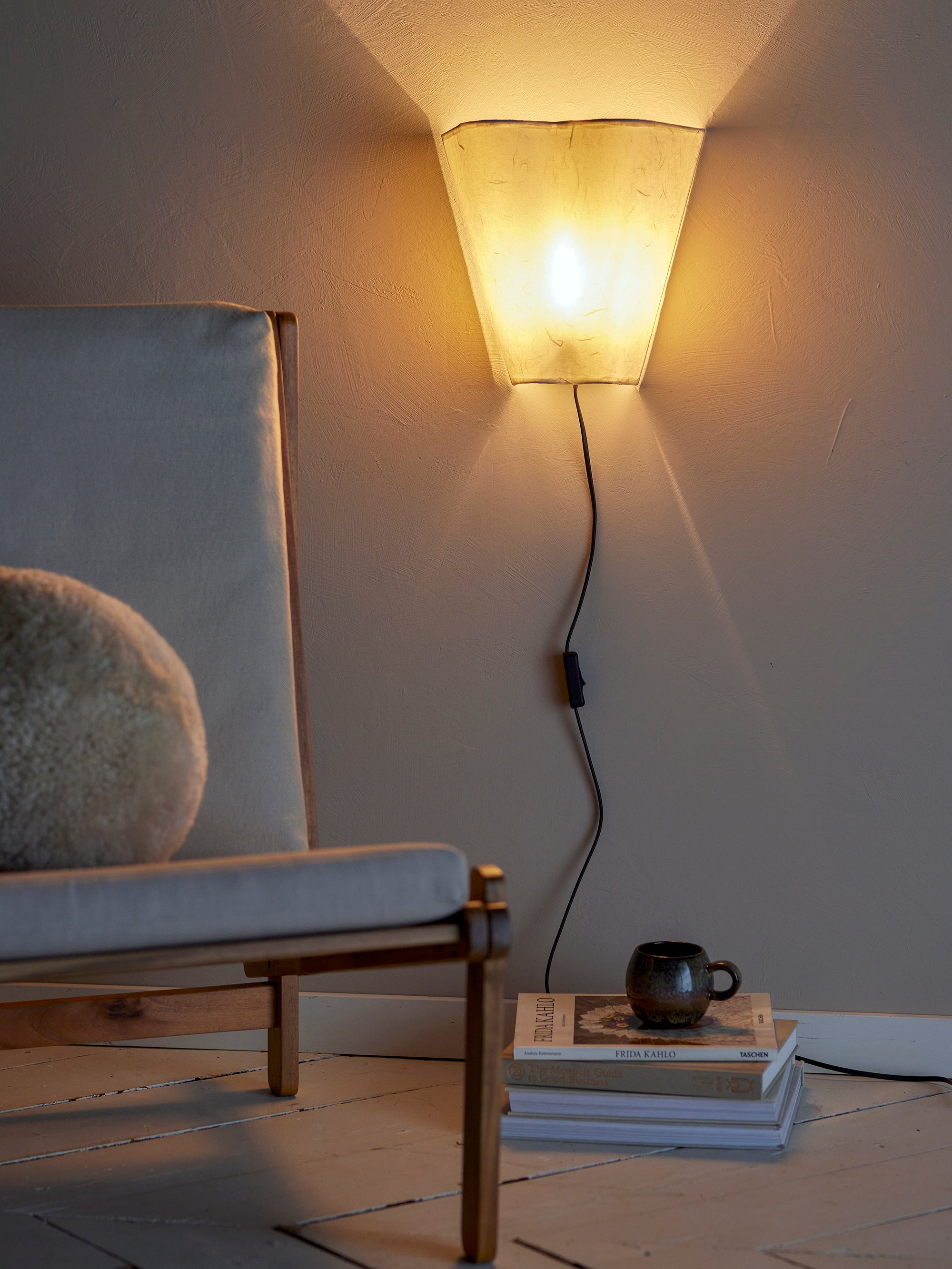 Seinalamp Janese valge