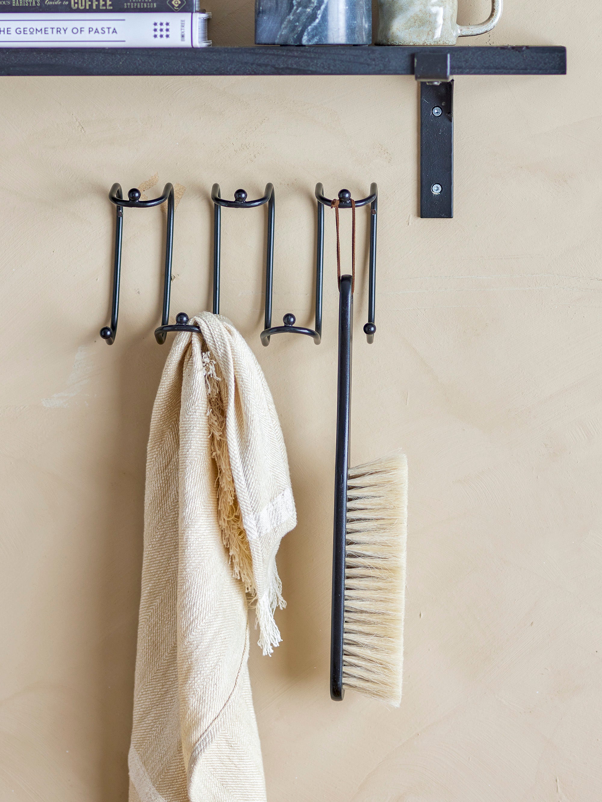 Must puhastushari pöök