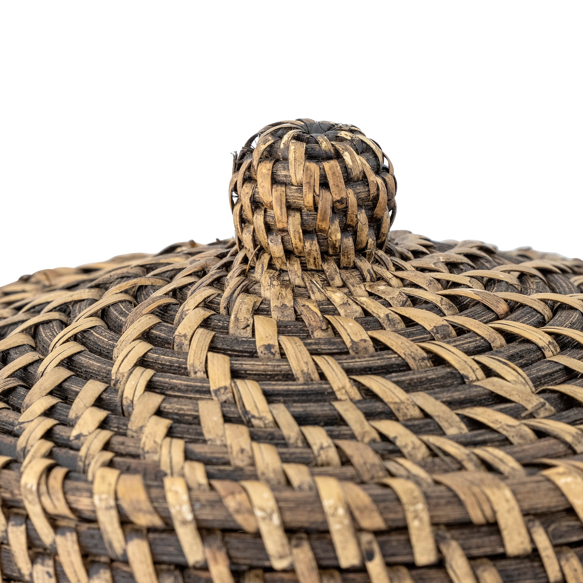 kaanega korv basket with lid rotangust rattan kaunis kuju beautiful shape praktiline ilus practical elegant väikese asjade organiseerimiseks dekoratiivne sobib kõikjale riiulile kapile