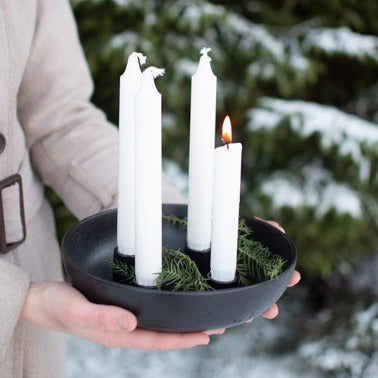 Musta värvi läikega küünlaalus/kauss