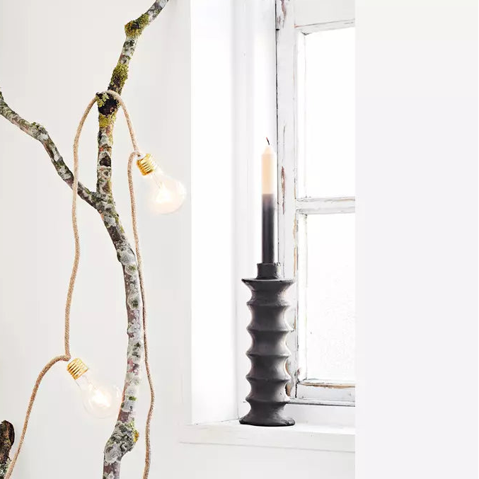 Must küünlajalg savist