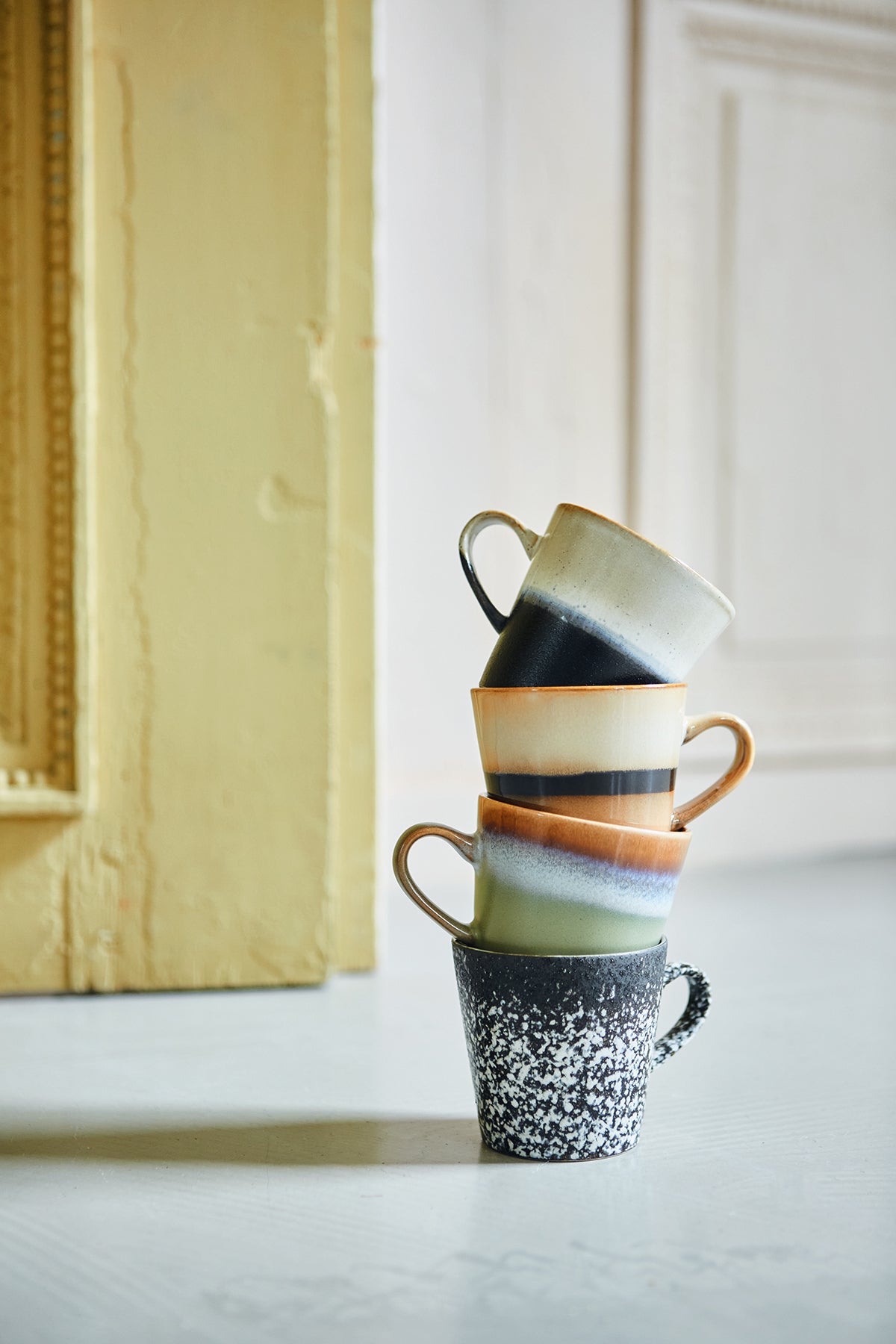 Tornado ceramic mug with handle