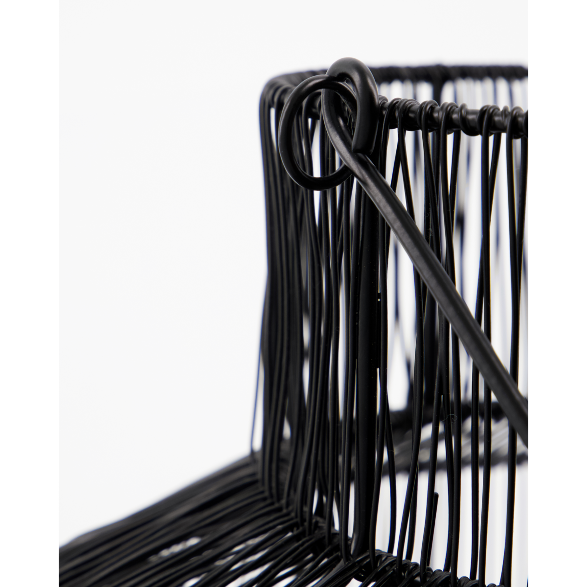 latern must metallist õhuline valgus suveõhtu terrassile küünlavalgus