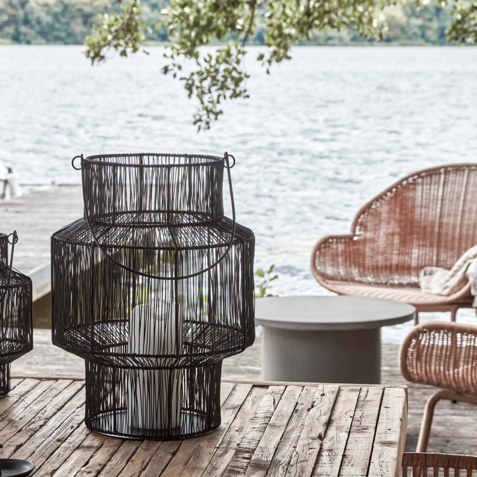 latern must metallist õhuline valgus suveõhtu terrassile küünlavalgus