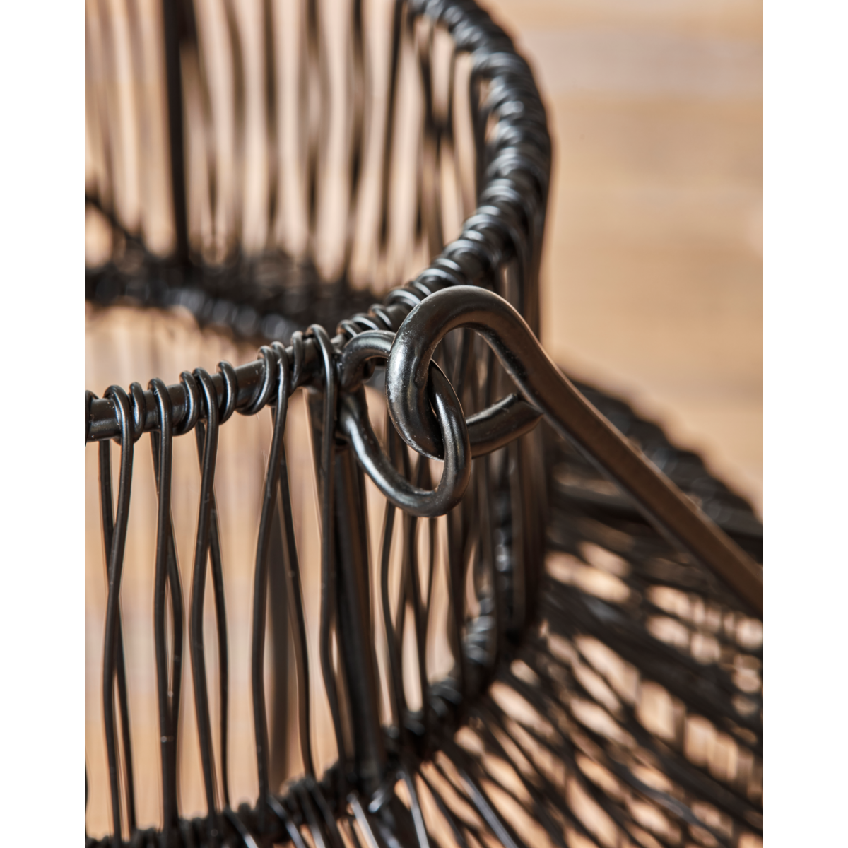 latern must metallist õhuline valgus suveõhtu terrassile küünlavalgus