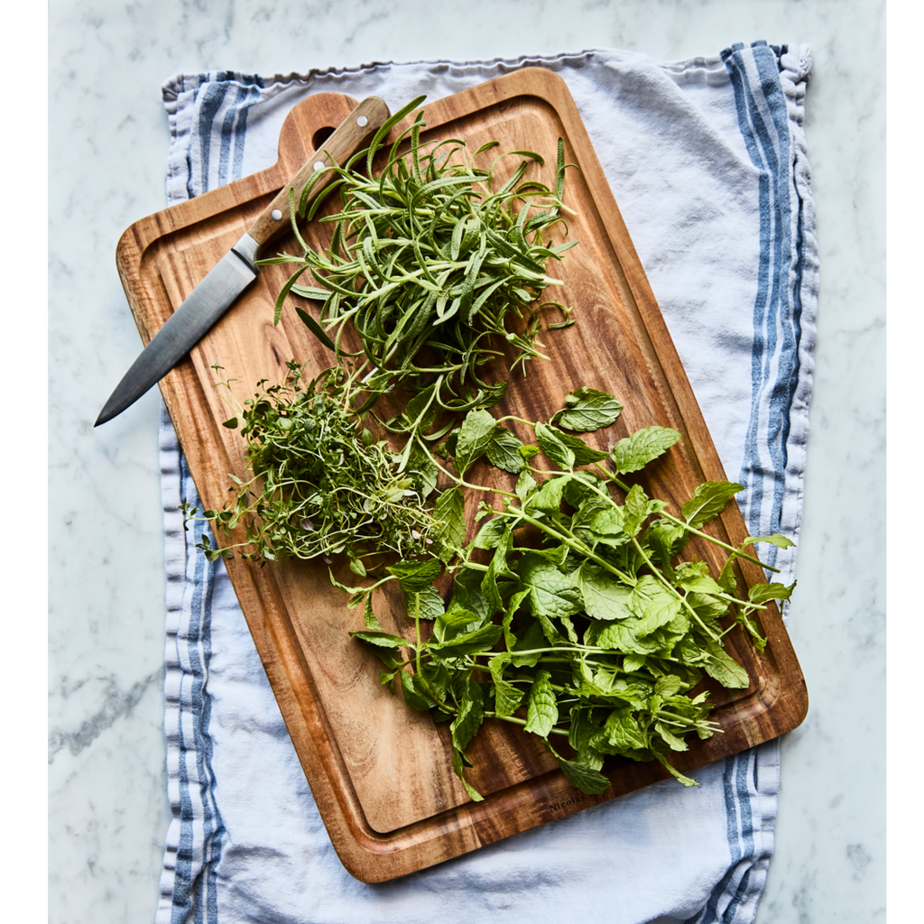 lõikelaud serveerimsialus akaatsiapuit serving board cutting board acacia practical elegantne stiilne vaalik igas köögis for every kitchen woman home elegant 