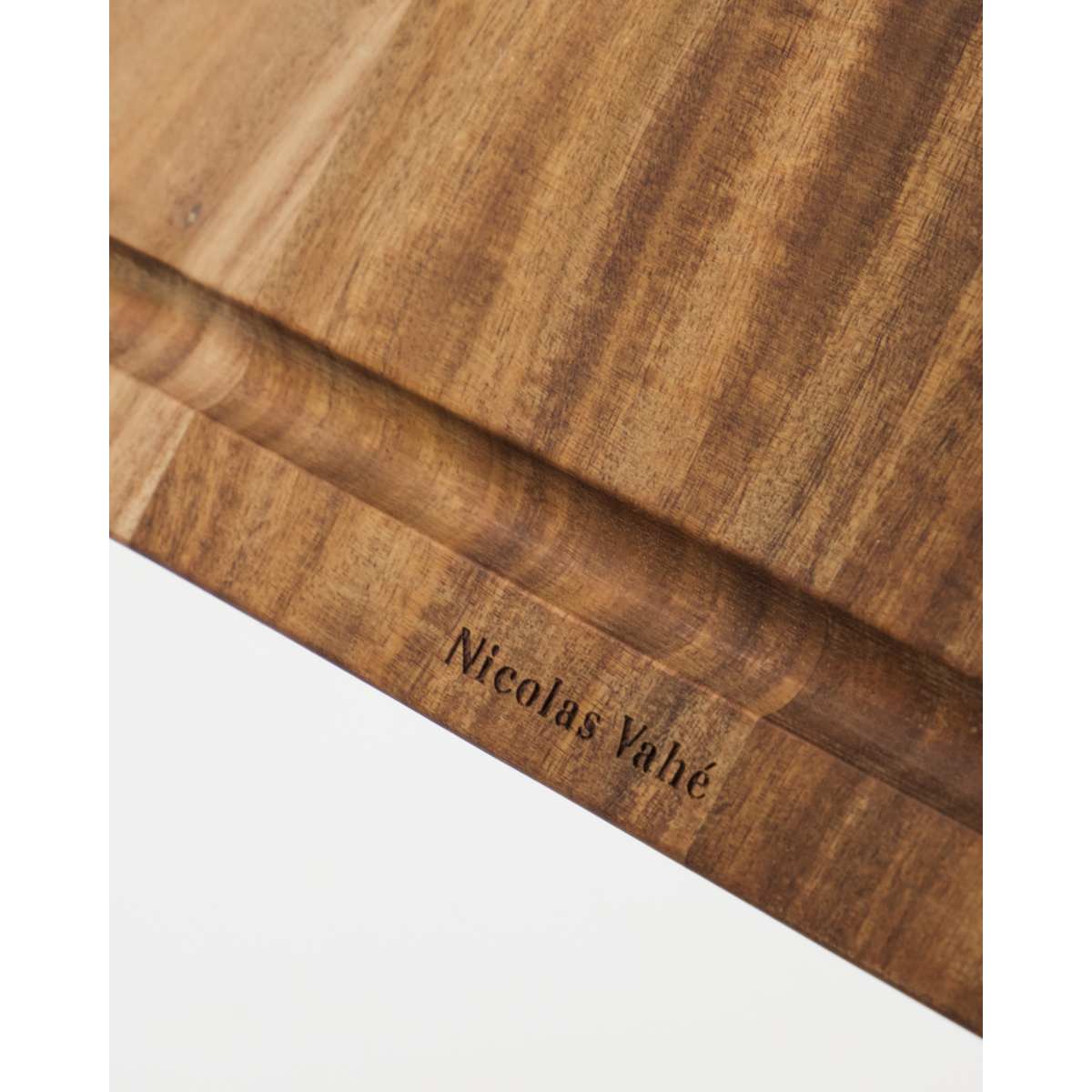 lõikelaud serveerimsialus akaatsiapuit serving board cutting board acacia practical elegantne stiilne vaalik igas köögis for every kitchen woman home elegant 