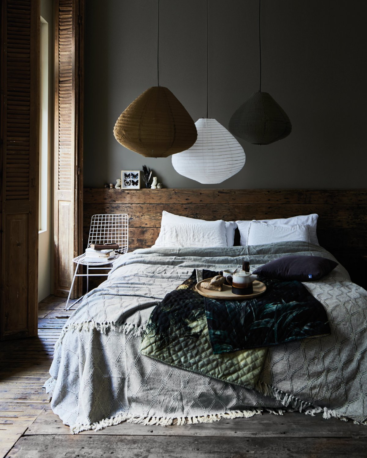 Valge metallist tool