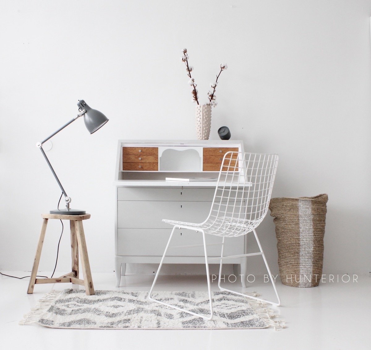 Valge metallist tool