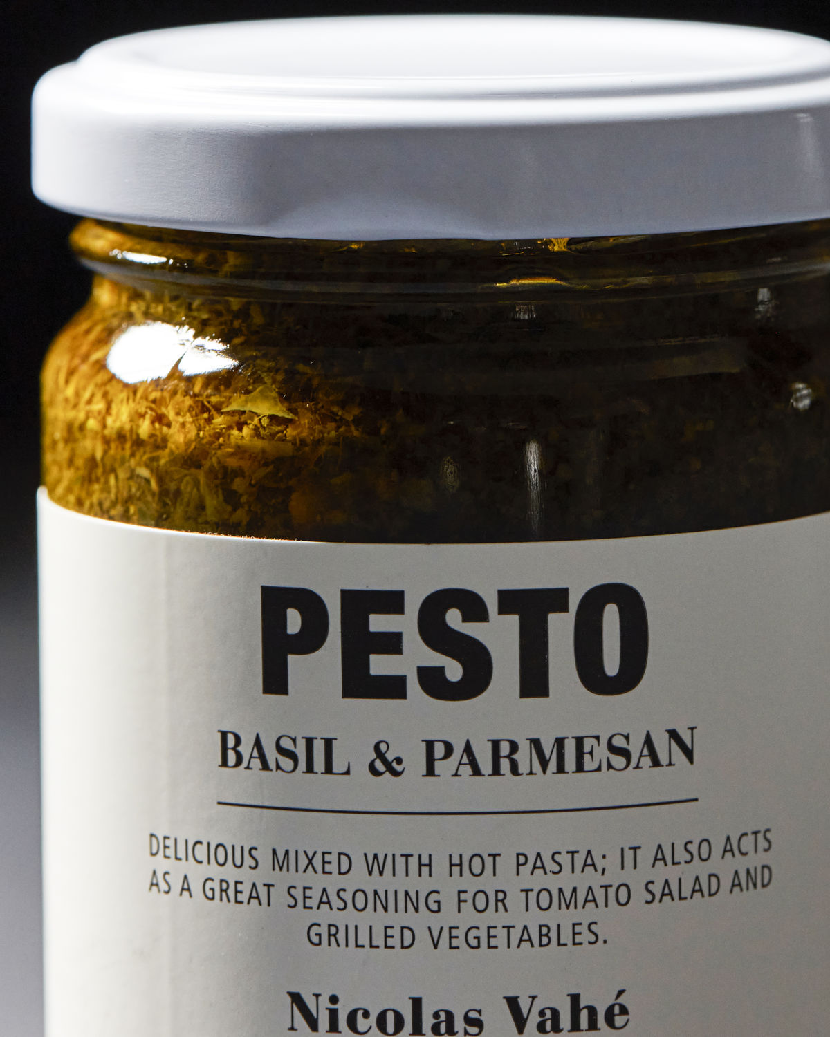 Pesto, basiiliku & parmesaniga