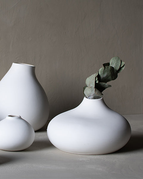 White low ceramic vase Bird