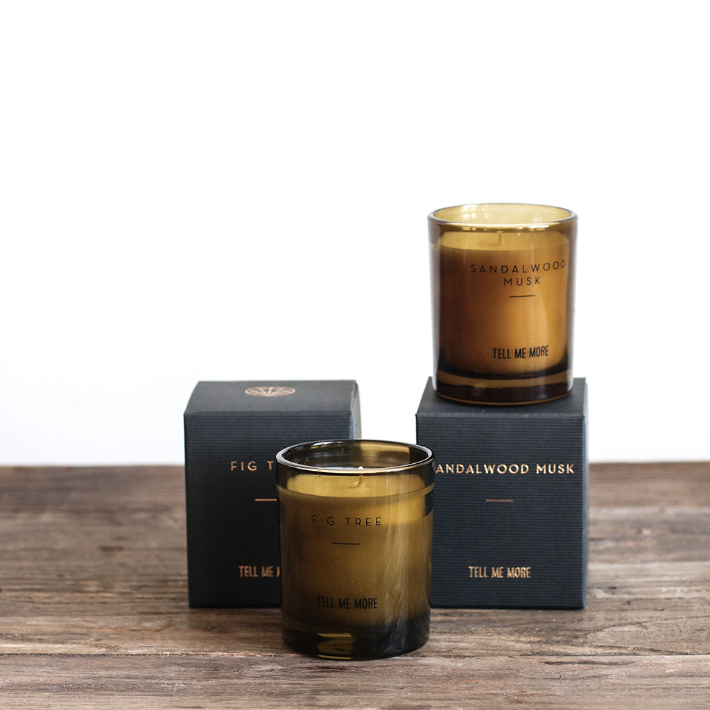 Scented candle made of wax from soy, scented with natural fig tree essences. Packed in a brown glass and a nice, black gift carton.