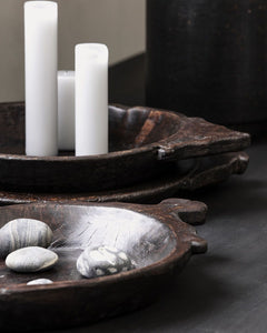 Decorate your home with special details and this recycled wooden tray is just that. The burnt dark brown finish adds warmth to the room. Use the tray, for example, to display candles, trinkets or christmas ornaments on a coffee table in the living room. 