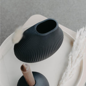 Dark grey ceramic vase Laine