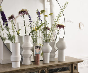 vase clay handmade white matt speckled round home deco modern shape vaas valge ümar moderne dekoratsioon flowers beautiful home 