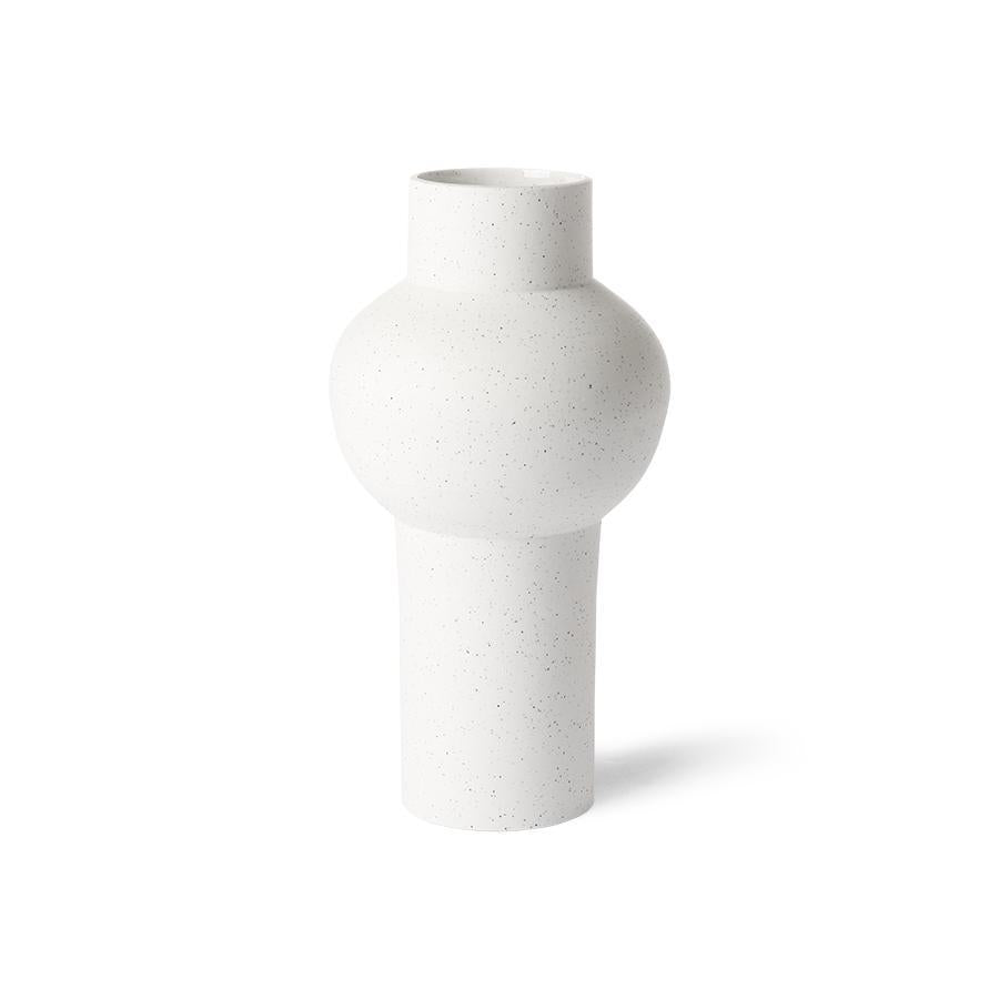 vase clay handmade white matt speckled round home deco modern shape vaas valge ümar moderne dekoratsioon lilled kimbud ilus kodu elegantne värvitoon ja vorm 