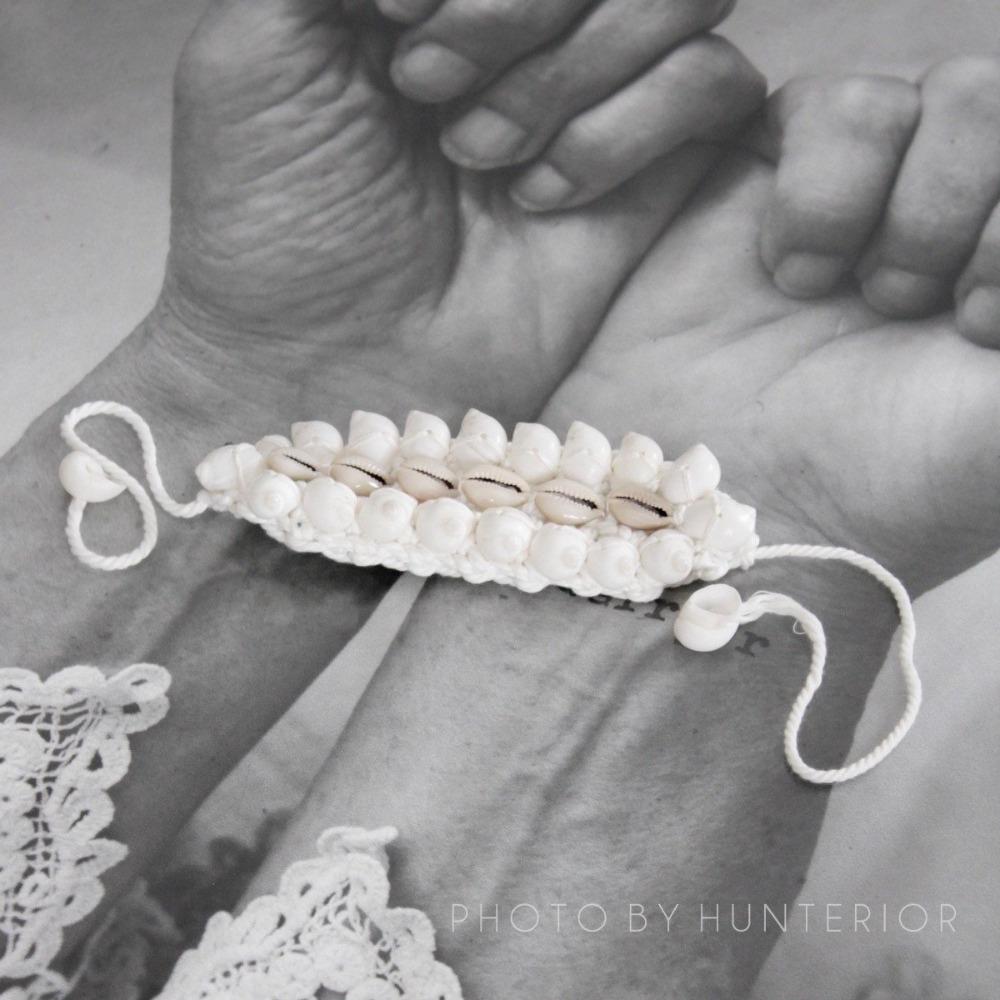 Boho beach chic style shell cuff bracelet käevõru kett merekarbid heegeldatud valge