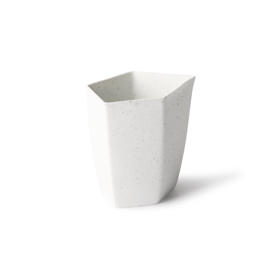 koorekann piimakann kohvipiim kohvikoor geomeetrilise vormiga valge marmorist ilus lihtne stiilne moderne peen pidu kaetud laud hea kohvi piimakohv maitsev kohv